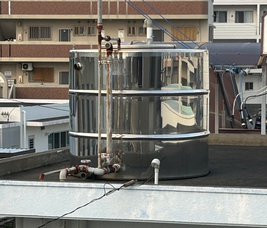 沖縄の貯水タンク