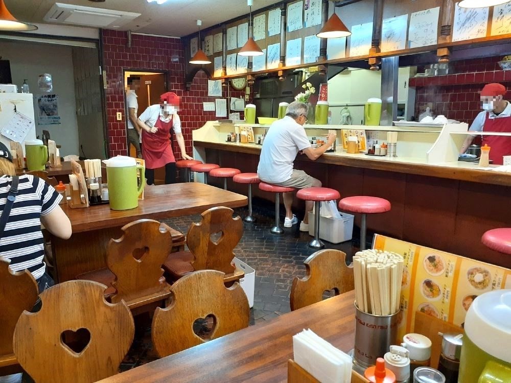 熊本ラーメンこむらさき上通中央店の店内の様子