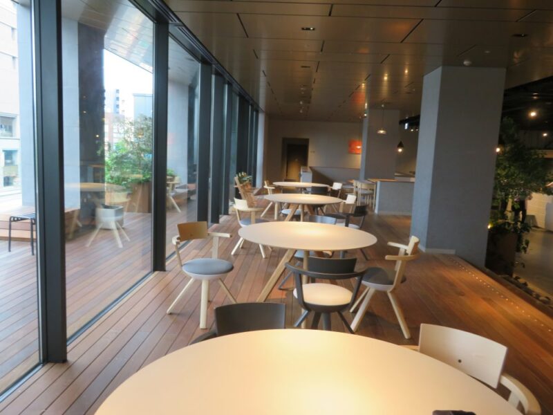 OMO5熊本のOMOカフェ店内の様子