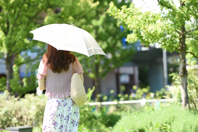 日傘の女性