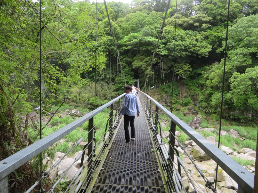 関之尾滝の吊り橋