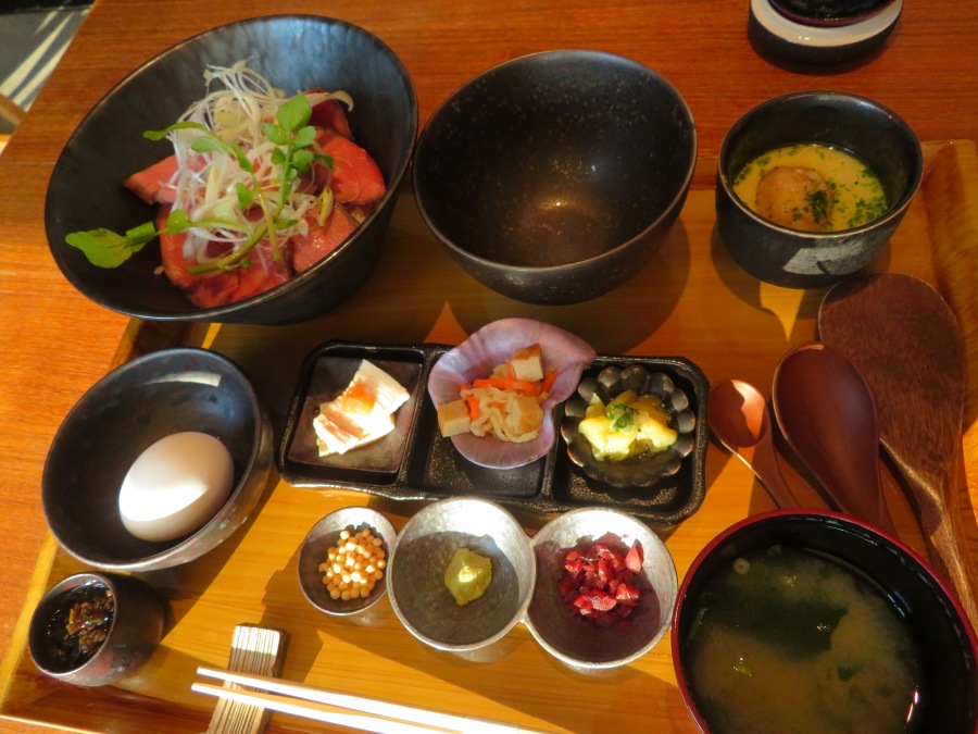 「米九」のローストビーフご飯