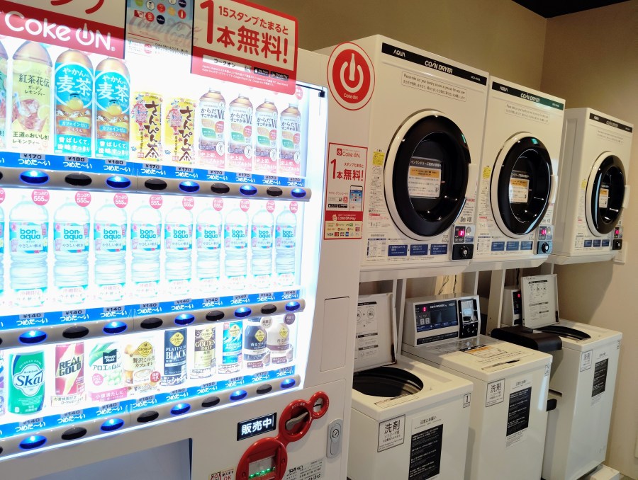 ホテルグランビュー石垣The Firstのコインランドリーと自動販売機